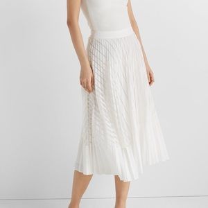 ❤️❤️Club Monaco Burnout White Pleated Skirt, size 10❤️❤️